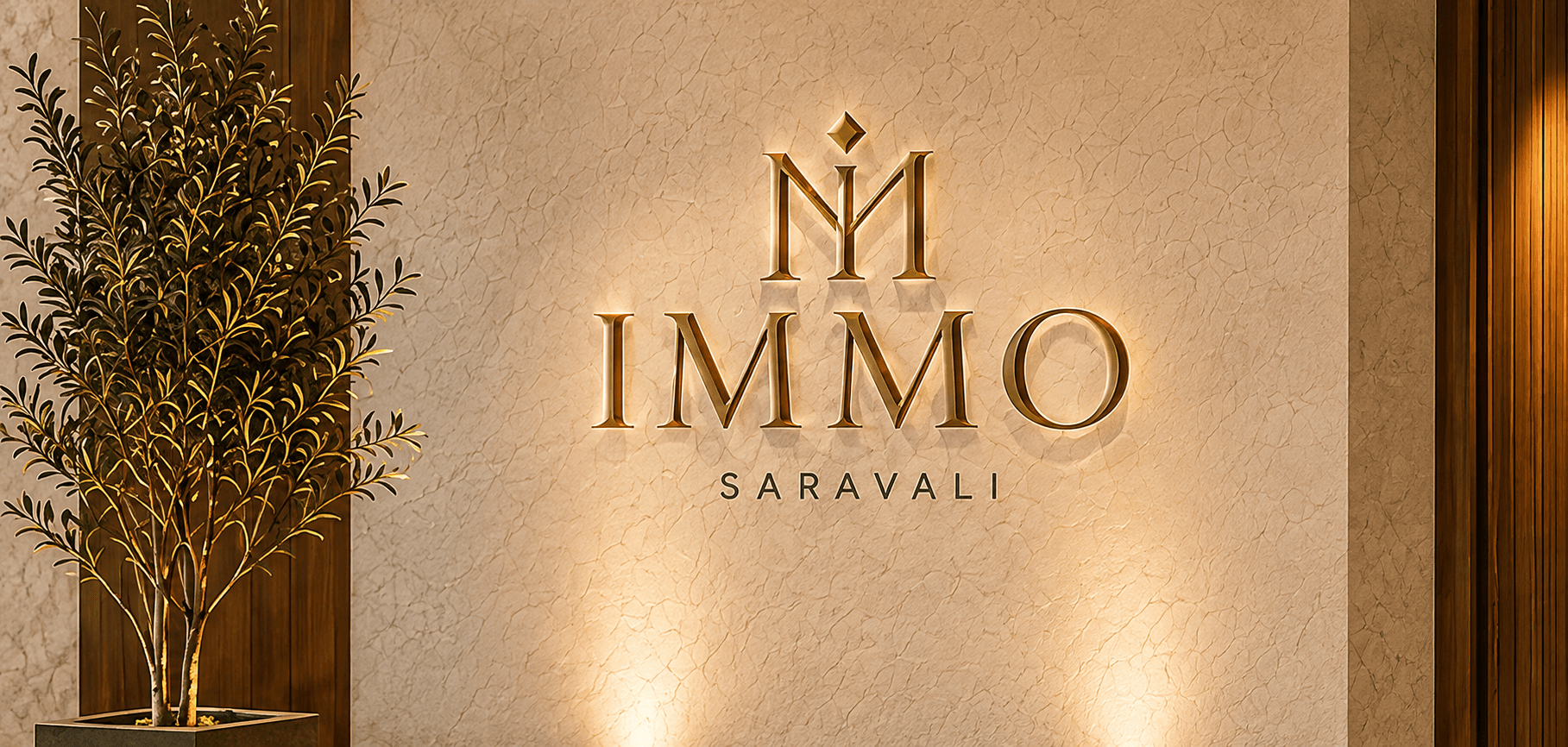Parede de entrada da Immo Saravali, com o monograma e o nome da marca
